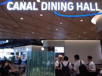 Phục vụ bàn nhà hàng ca tối