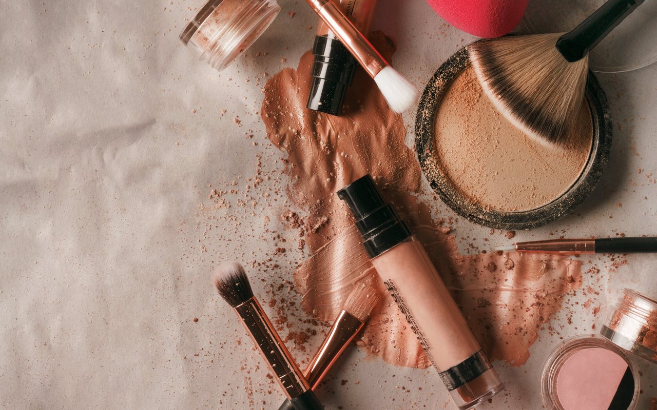 Linh Chi Makeup Store