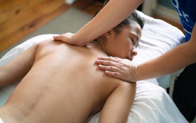 Trị liệu cổ vai gáy — Việt Thảo Massage